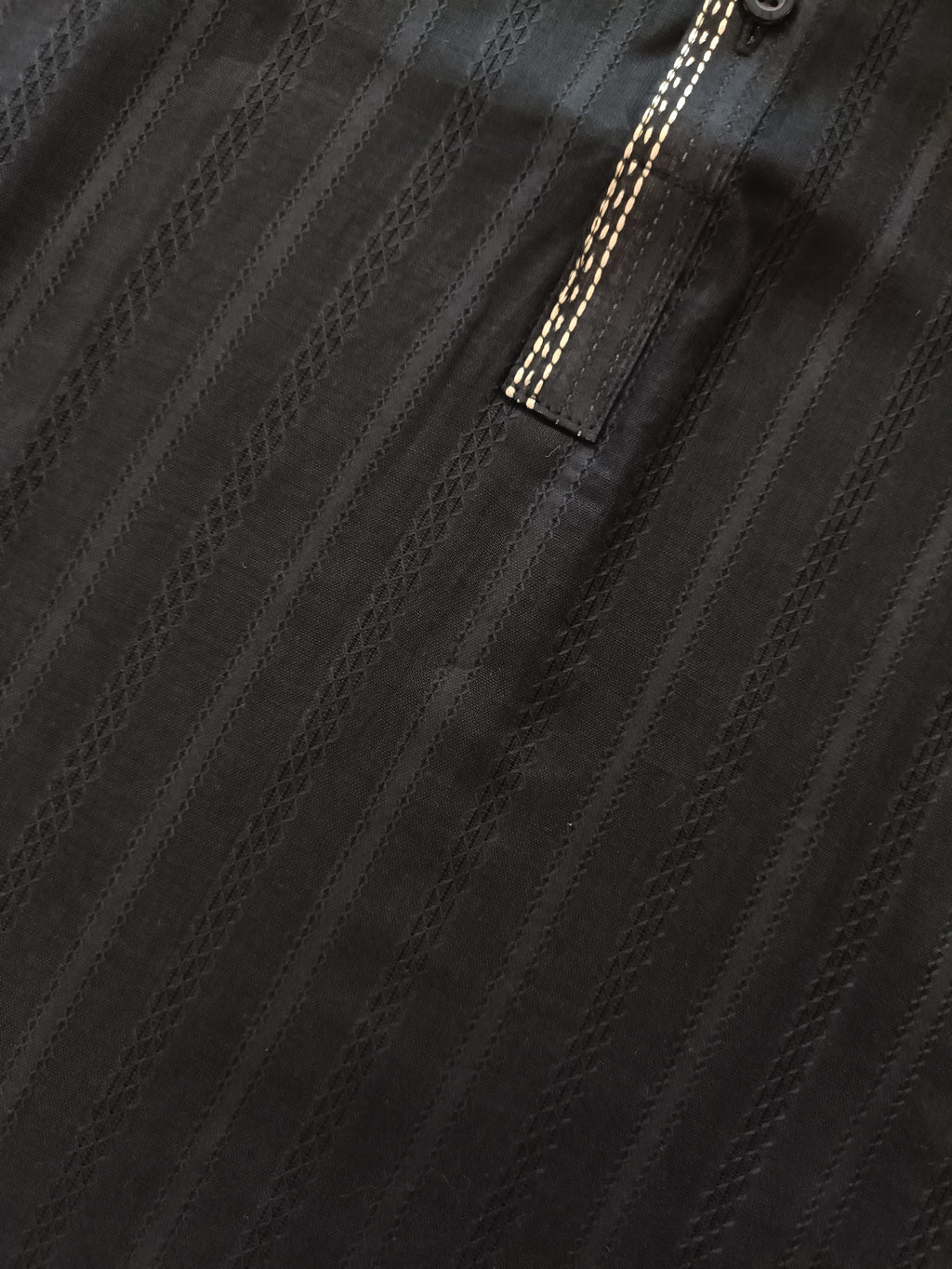 BLACK EMBROIDERED KURTA