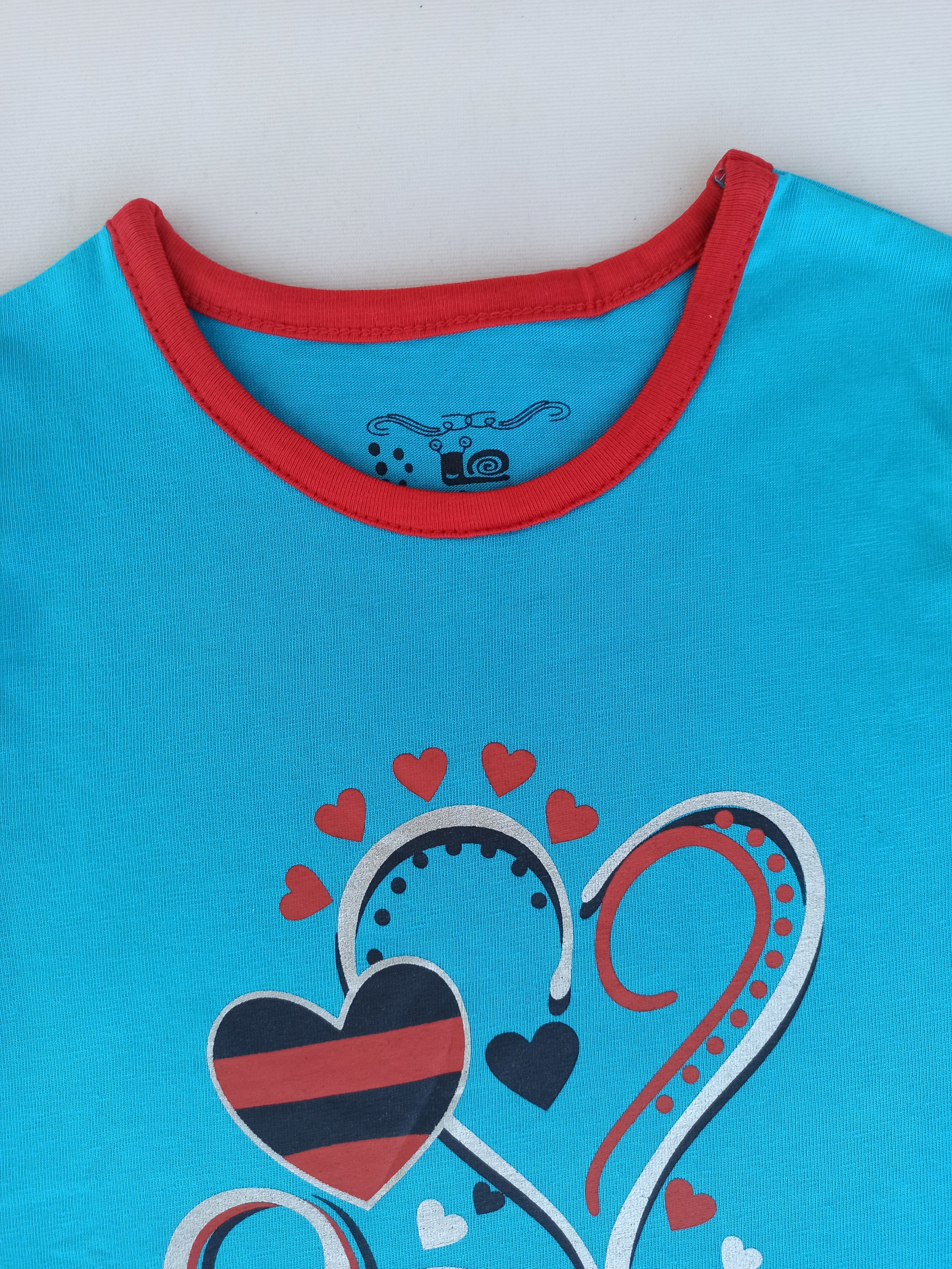 ROLLOVER GLITTER HEART GRAPHIC T-SHIRT