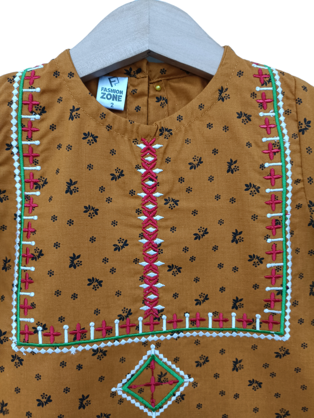 فیشن زون کڑھائی والی کُرتی