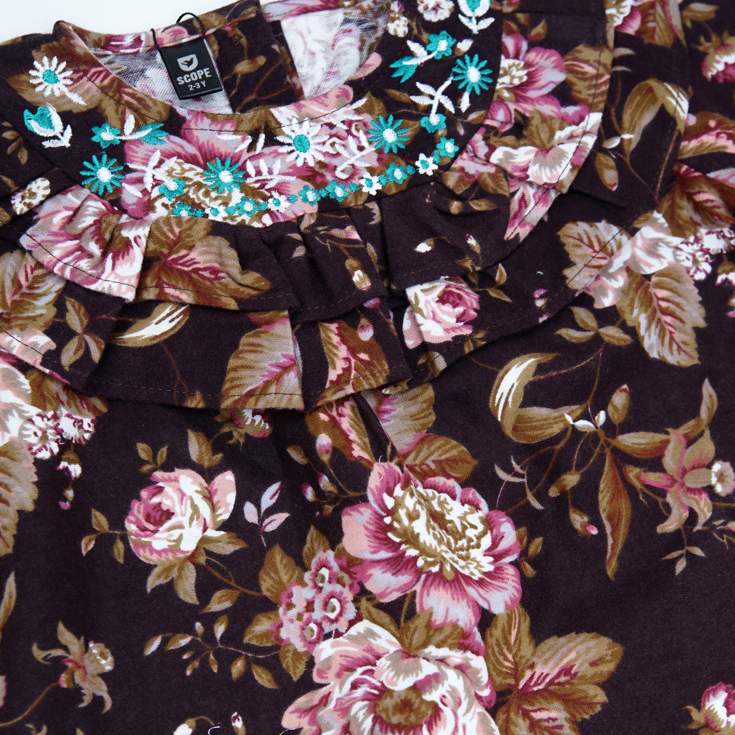 SCOPE EMBROIDERED FRILL TOP